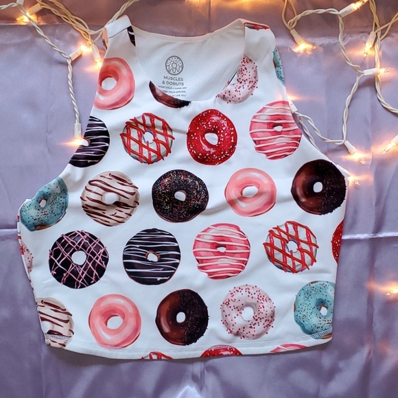 Workout Set: Top & Shorts - Picture 2 of 6